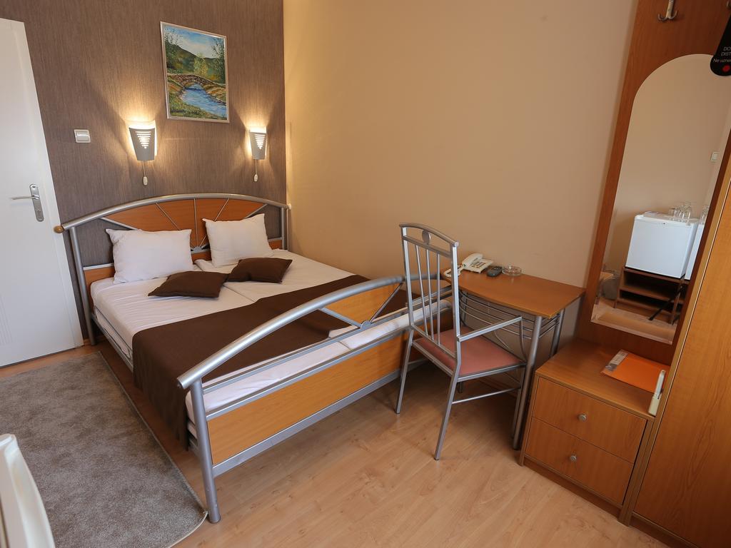 Hotel Zeneva Kragujevac Zewnętrze zdjęcie