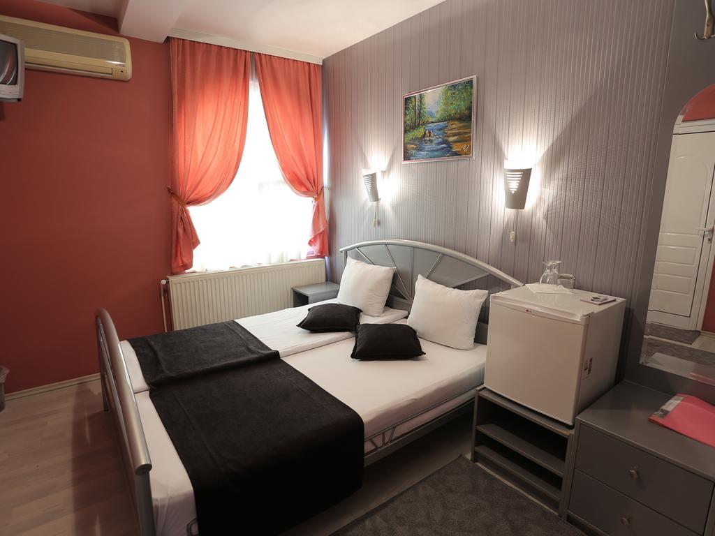 Hotel Zeneva Kragujevac Zewnętrze zdjęcie