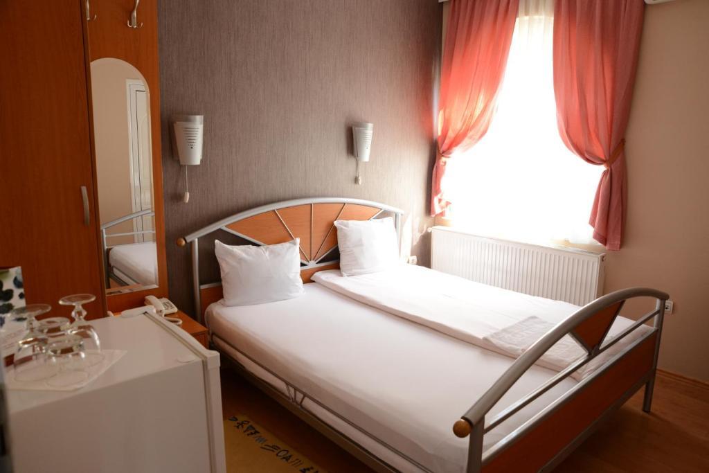 Hotel Zeneva Kragujevac Pokój zdjęcie